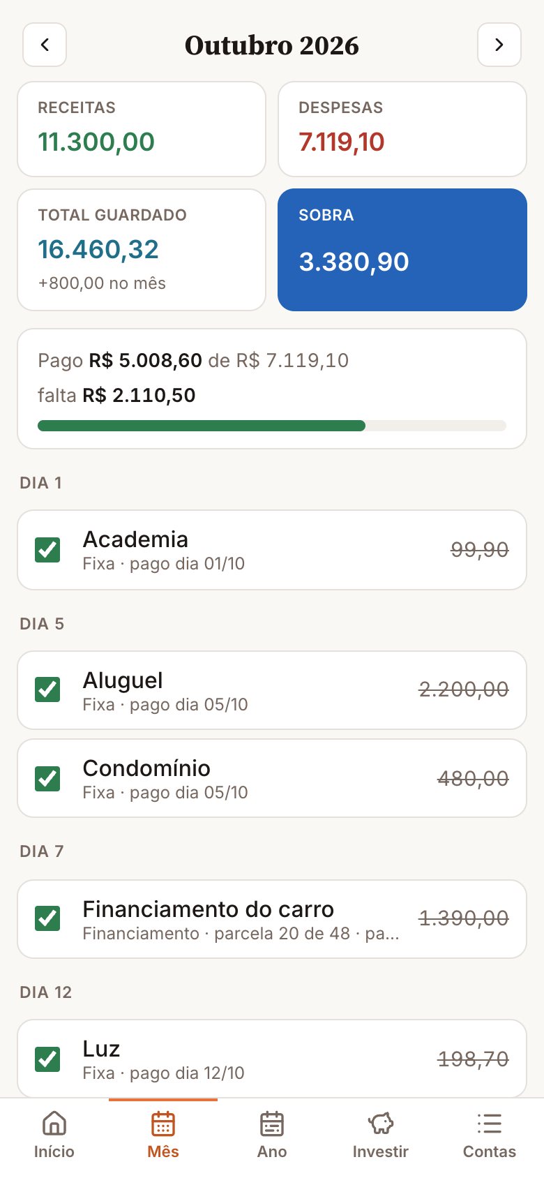 Tela do mês no celular: totais de outubro, barra de pago e falta, e as contas do dia 1, 5, 7 e 10 com as já pagas marcadas.